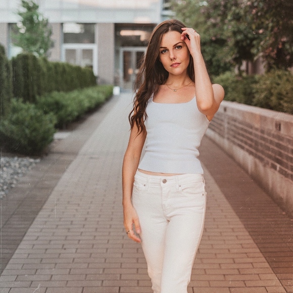 Meet your Posher, Brittany - Picture 1 of 2